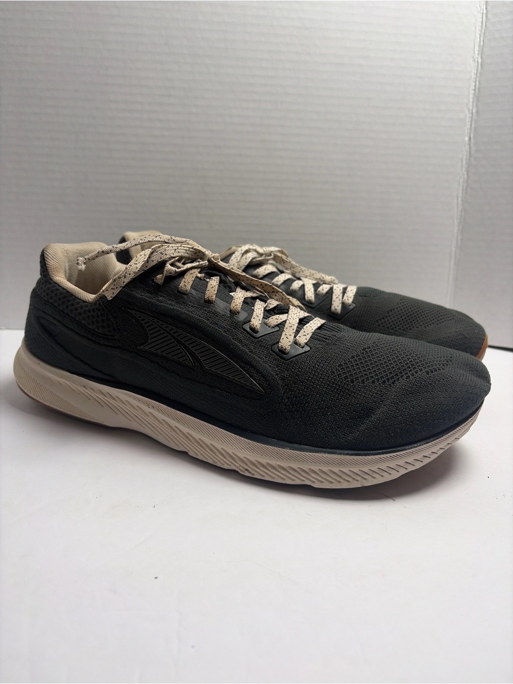 Altra Escalante 3 Men’s Size 11 Gray Beige Knit Running Shoes Zero Drop